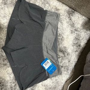 NWT Brooks Racey 3.5 short